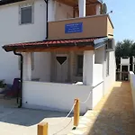 Aurelia 30 Meters From The - By Ta Leut Agency * Вир