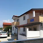 Aurelia 30 Meters From The - By Ta Leut Agency * Вир