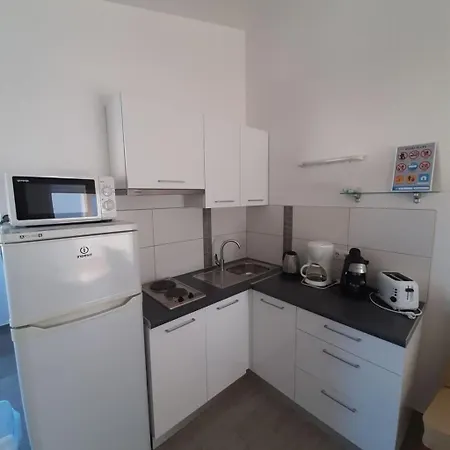 Aurelia 30 Meters From The - By Ta Leut Agency *