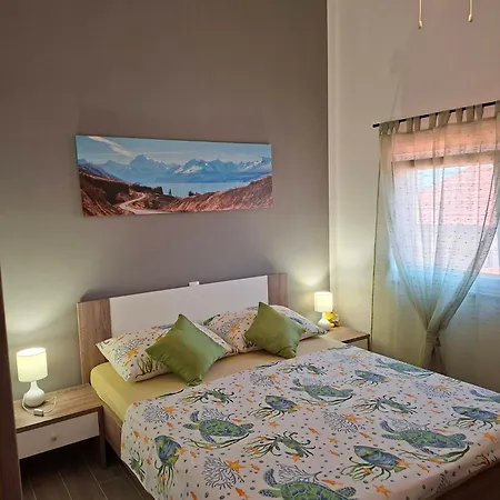Aurelia 30 Meters From The - By Ta Leut Agency *