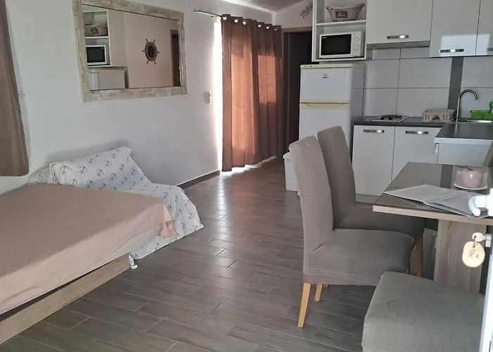 Aurelia 30 Meters From The - By Ta Leut Agency Vir
