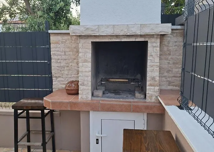 Aurelia 30 Meters From The - By Ta Leut Agency Vir