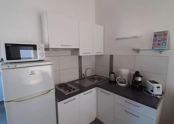 Aurelia 30 Meters From The - By Ta Leut Agency *