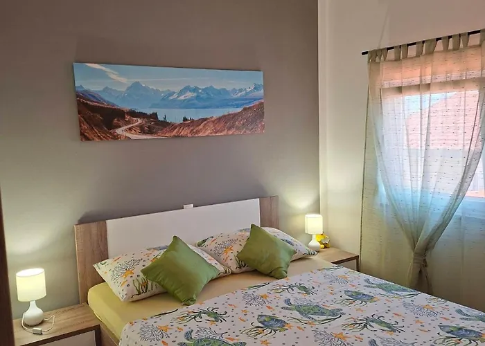 Aurelia 30 Meters From The - By Ta Leut Agency *